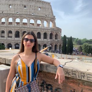 Meet your Posher, Claudia